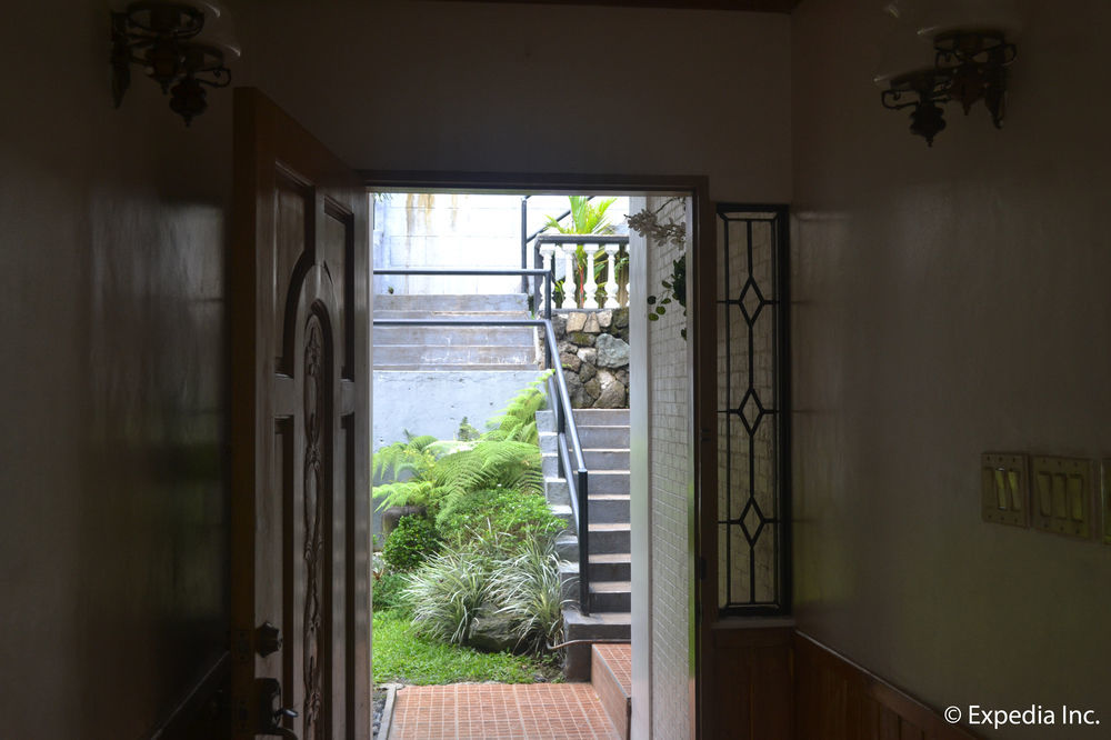 Chateau Beatrice Tagaytay City Exterior photo