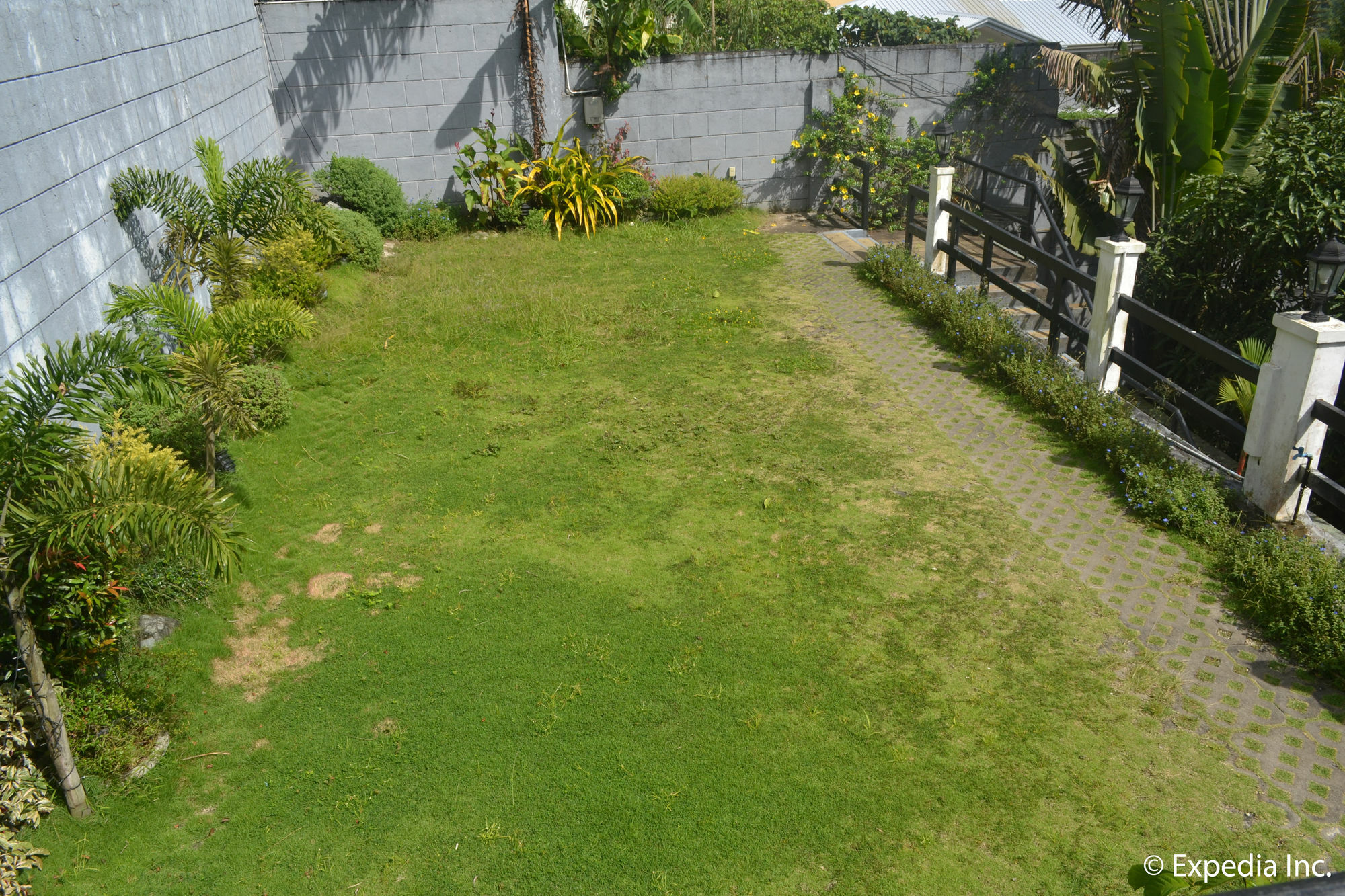 Chateau Beatrice Tagaytay City Exterior photo