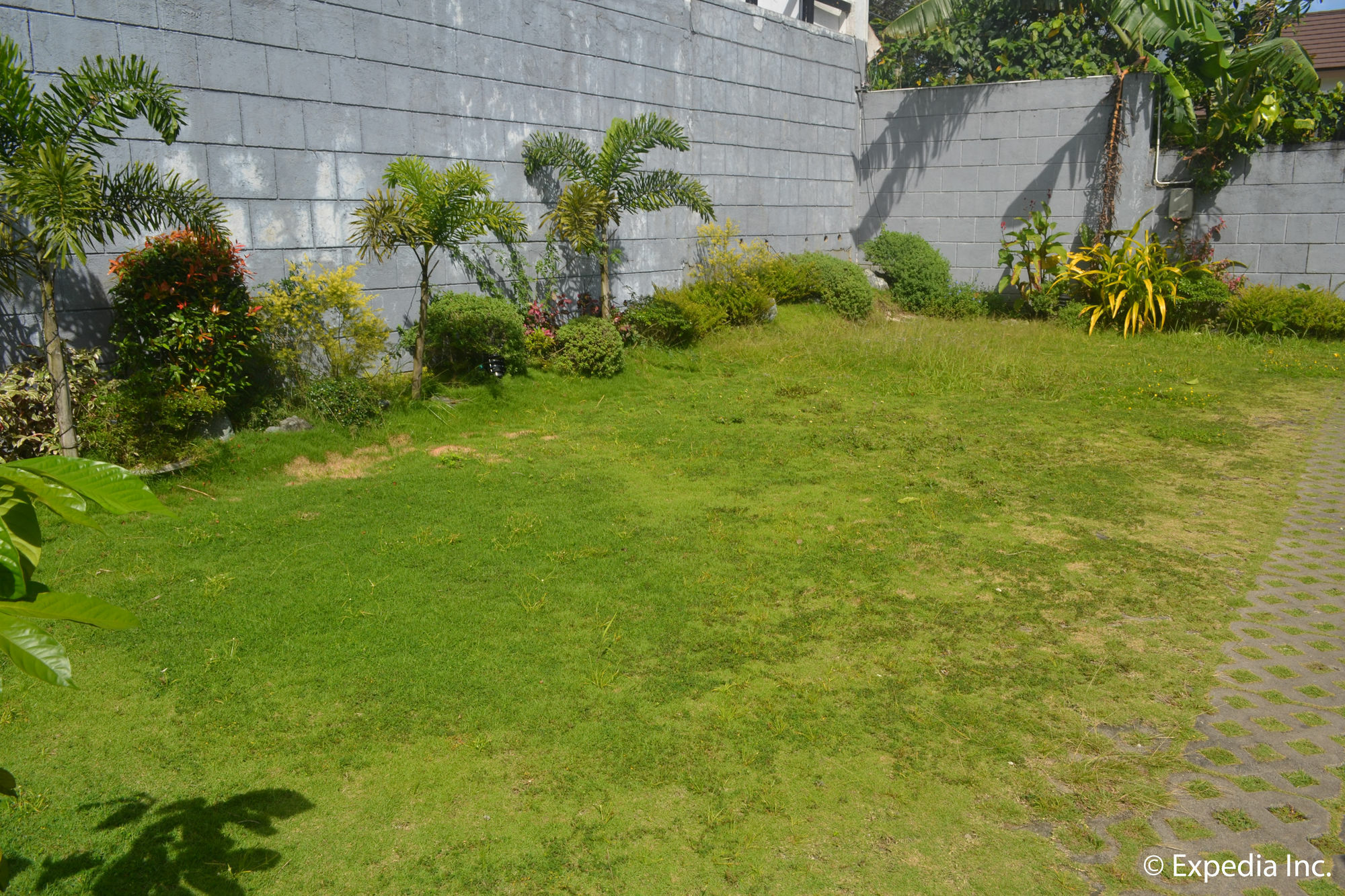 Chateau Beatrice Tagaytay City Exterior photo